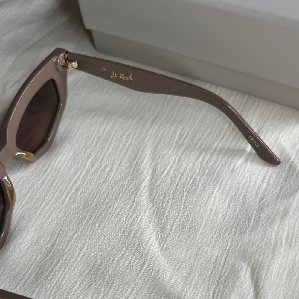 Dezi ‘On Read’ Women's Matte Stone Sunglasses - Picture 4 of 8